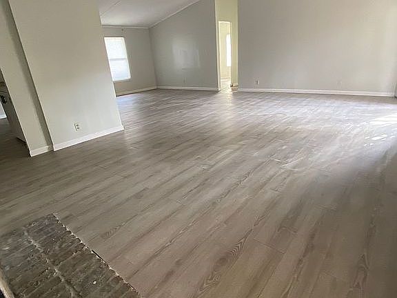 5th image of 464 Monterey Dr
