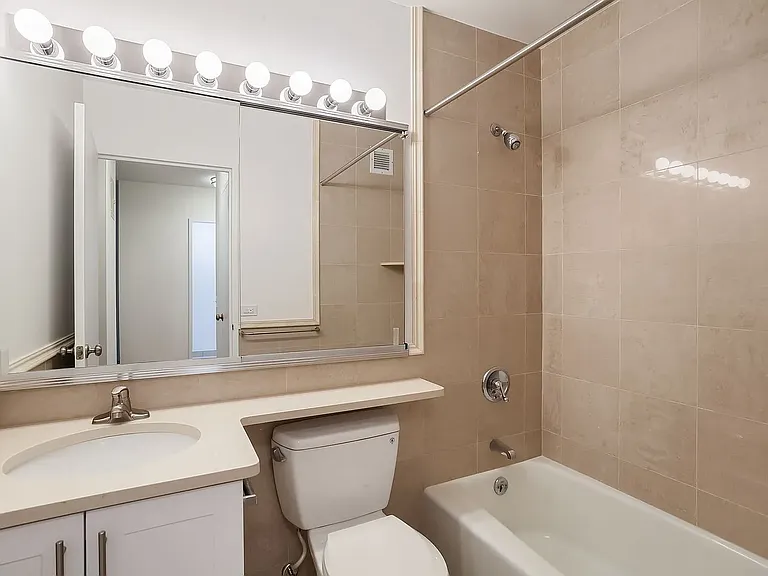 211 W 56th St #E16 — Photo 4