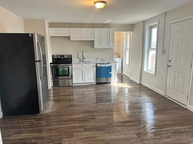 1615 W Market St #2 — Photo 8