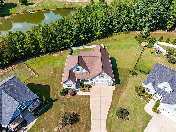 4th image of 210 Birdo Point Way
