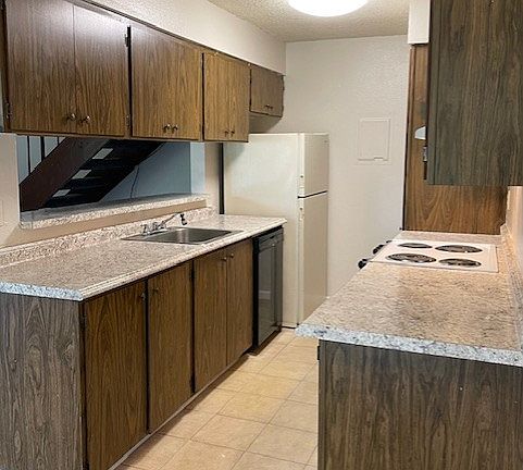 4th image of 223 E Woodhill Ave #C