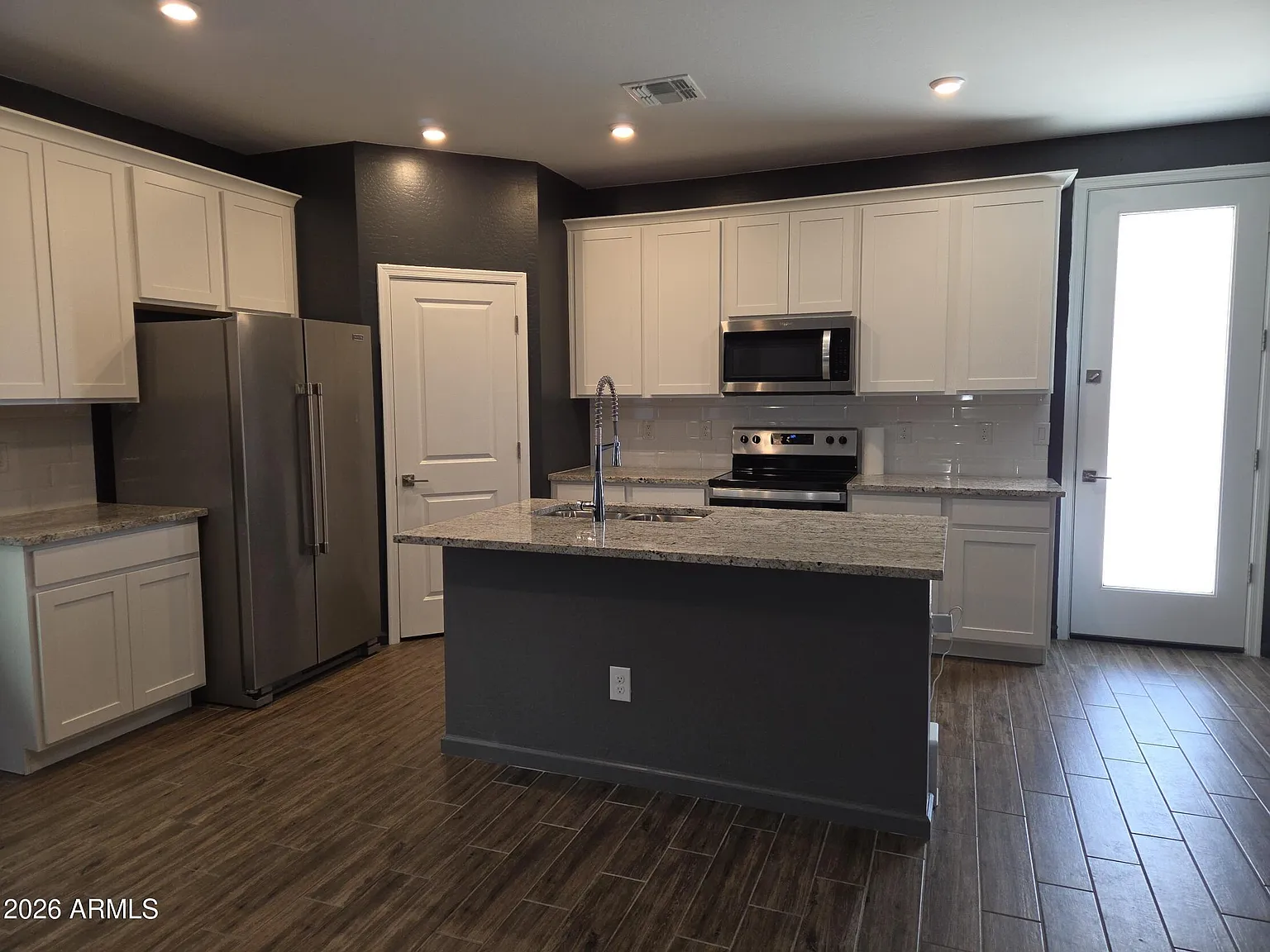 3 bed, 2.0 bath, 1362 sqft, $2,000 — Photo 4