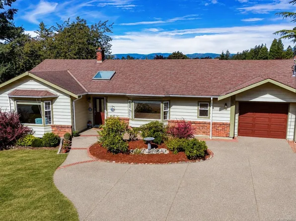 860 Falaise Cres, Saanich, BC V8Y 1A1