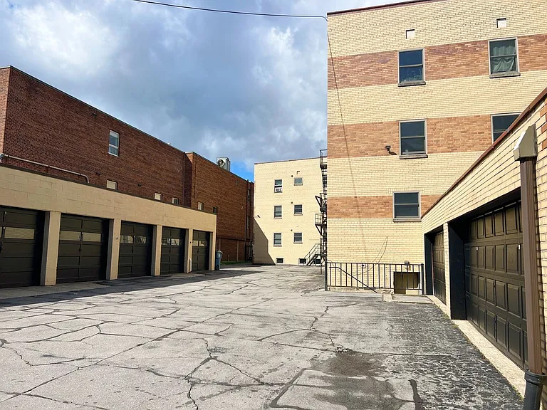 905 Delaware Apartments — Photo 20