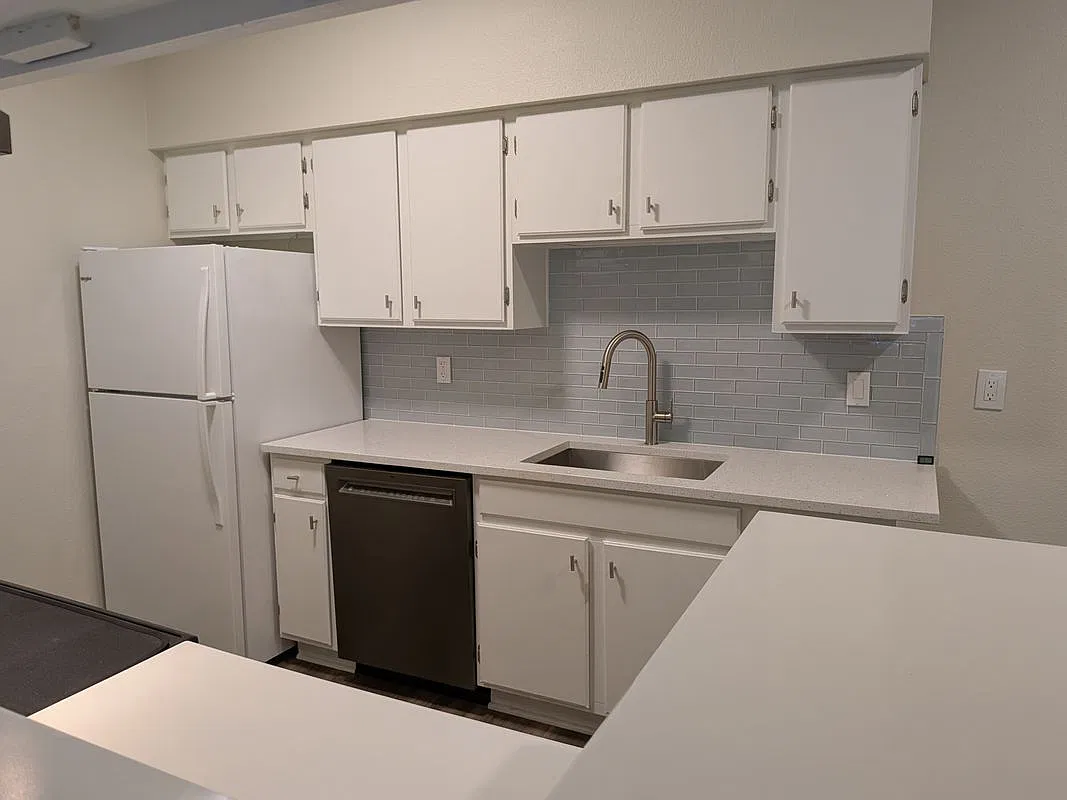 2 bed, 2.0 bath, 951 sqft, $2,800 — Photo 1