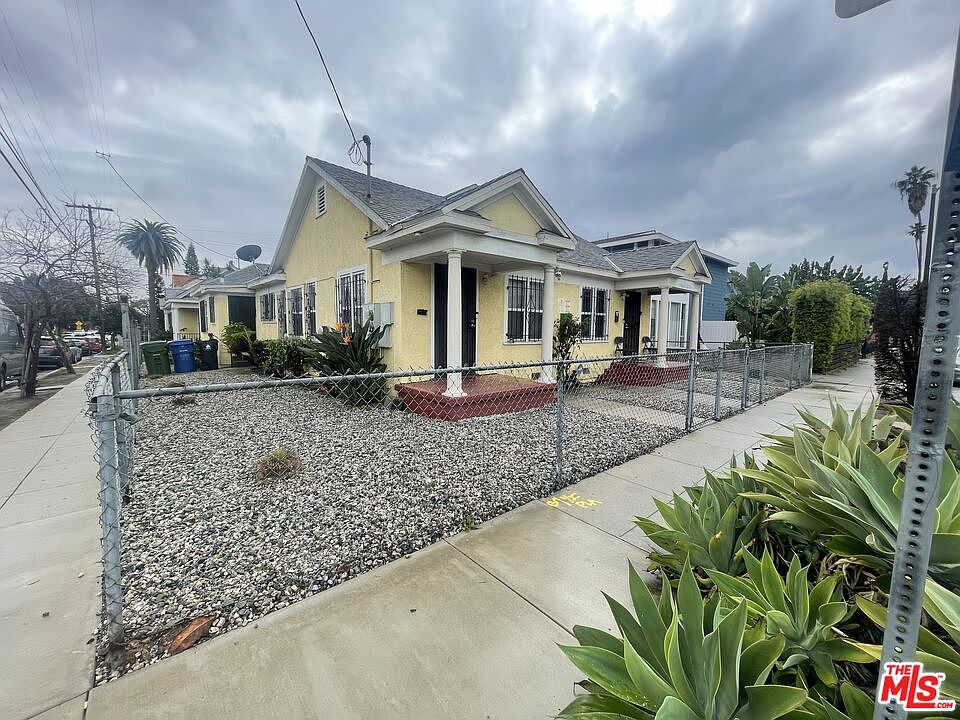 2nd image of 2711 Cimarron St