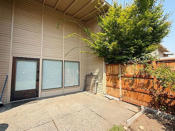 2nd image of 1633 Mowry Sq #102