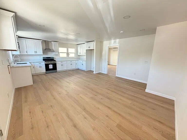 2400DelM — Photo 23