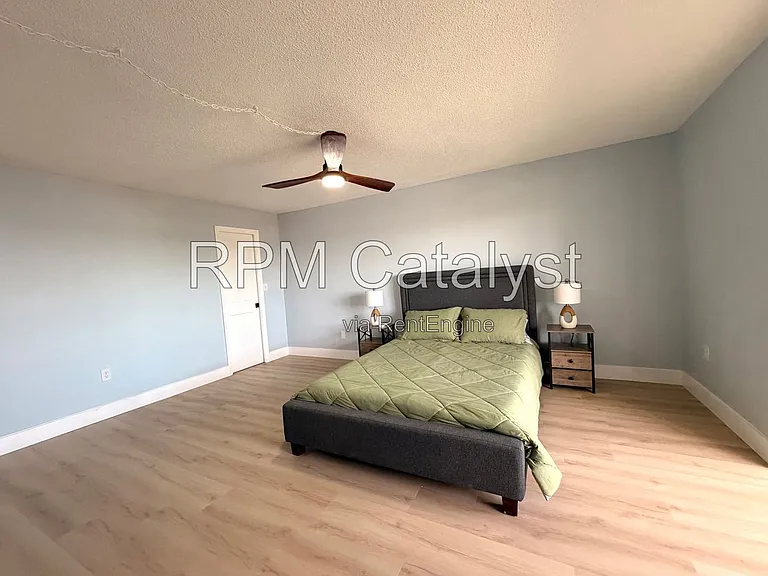 4725 Cove Cir #902 — Photo 11