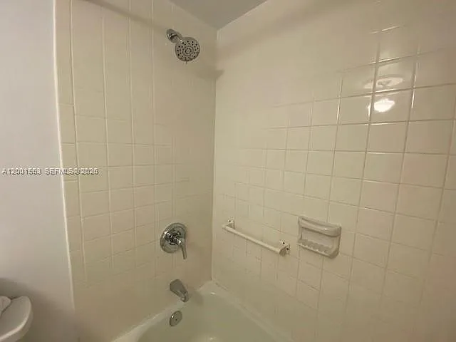 10834 N Kendall Dr #X13 — Photo 16