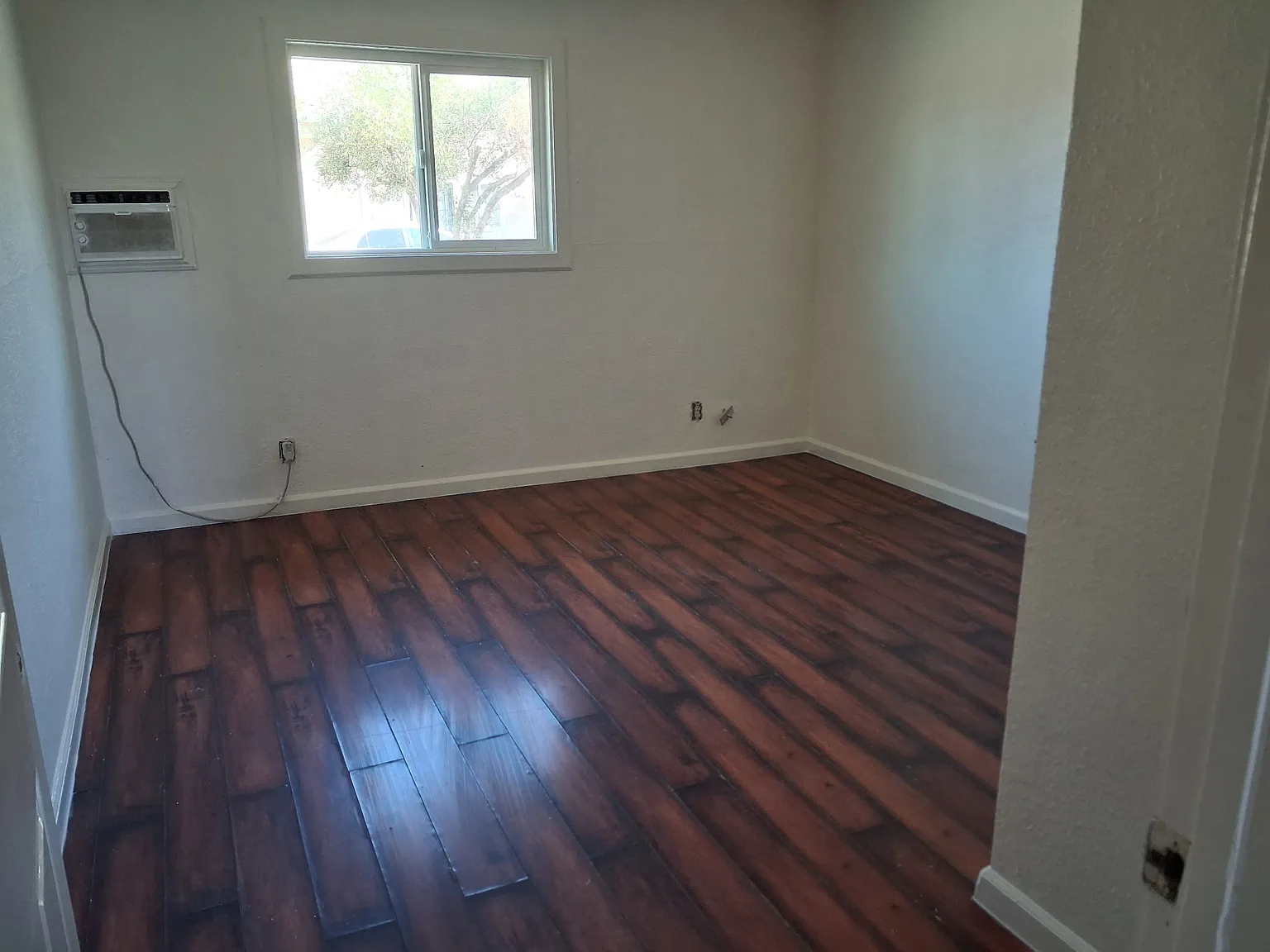 3 bed, 1278 sqft, $1,900 — Photo 2