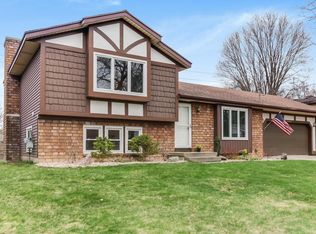 2260 Devonshire Dr NE, Grand Rapids, MI 49505