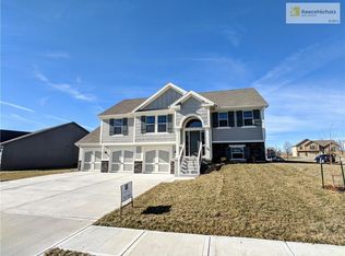 908 N Cottonwood St, Kearney, MO 64060