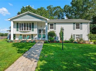 5 Lucille Dr, Smithfield, RI 02828
