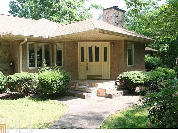 2nd image of 2205 Castle Lake Dr