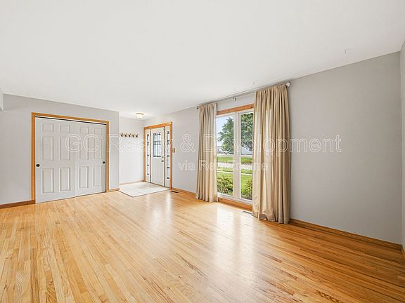 3rd image of 938 Canterbury Dr