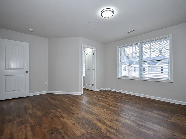 Jefferson Court — Photo 39