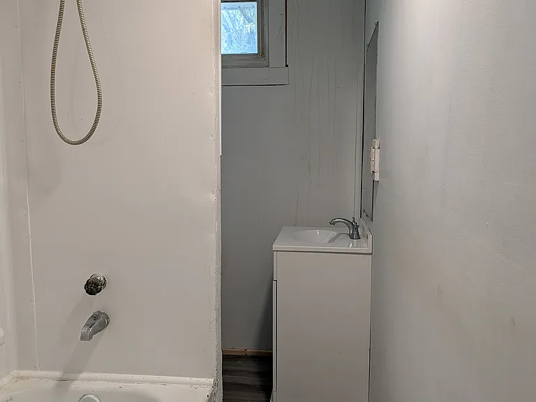 22-24 E Grand Ave — Photo 6