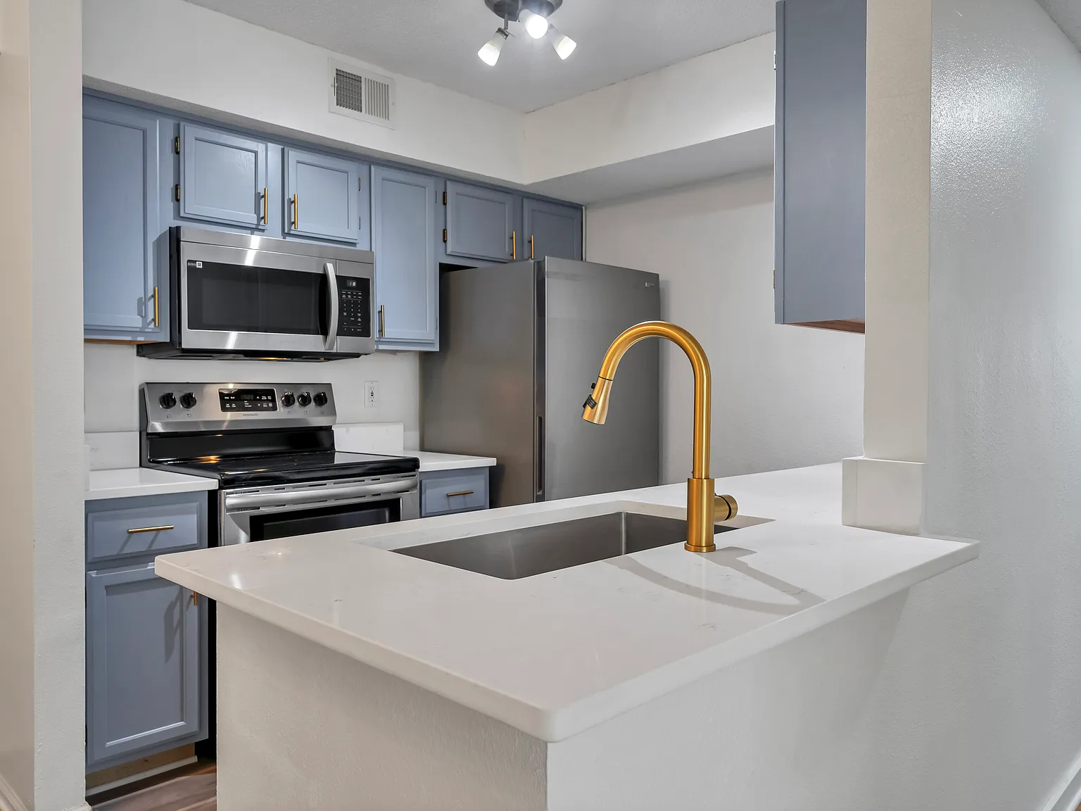 3 bed, 1147 sqft, $1,850 — Photo 1