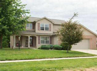 704 Dove Dr, Mahomet, IL