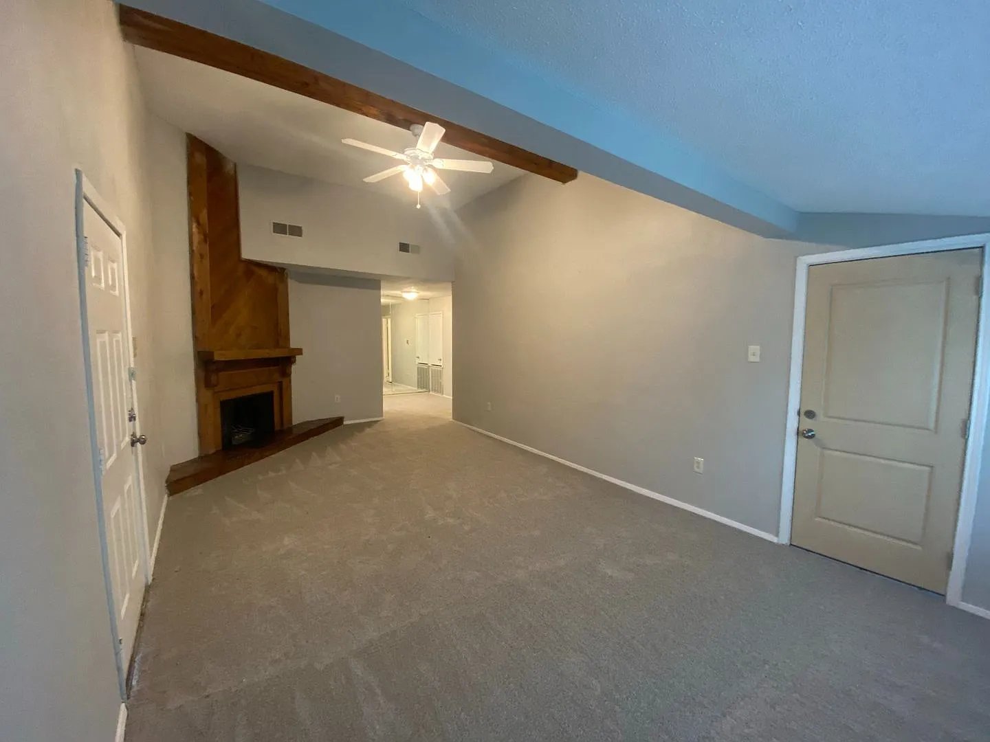 Great second-floor unit for rent! — Photo 3