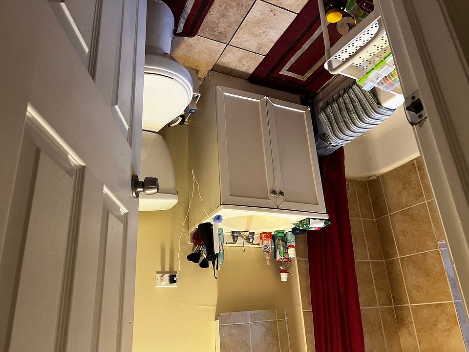 2nd image of 7553 N Ridge Ave #2N