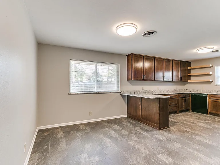 1314 Sycamore St — Photo 5
