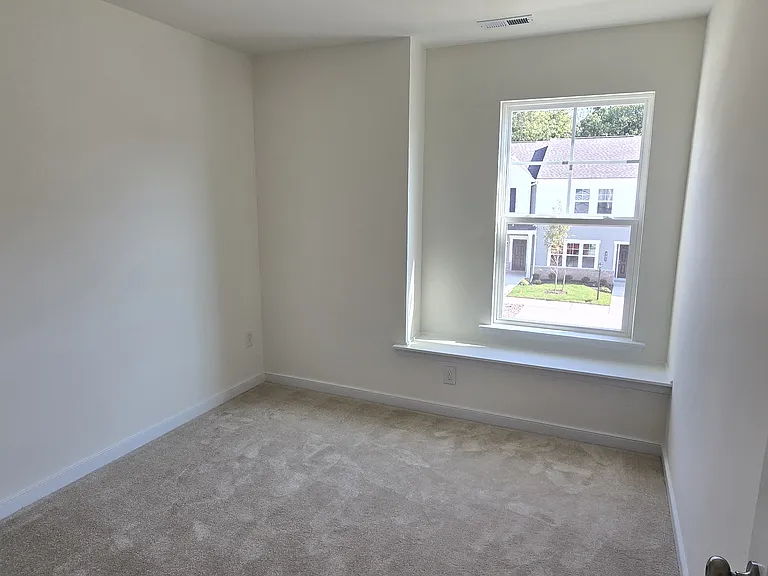 220 Greenpark Rd — Photo 30