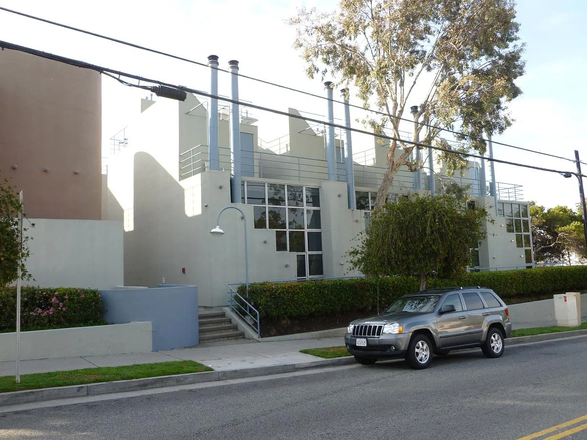 2 bed, 1750 sqft, $5,995 — Photo 3
