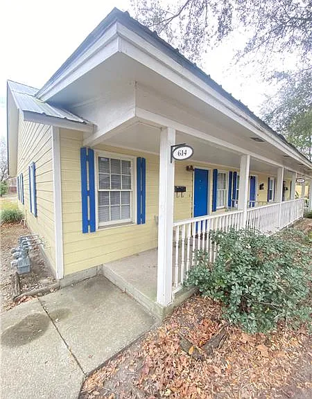 614 E Duffy St — Photo 1