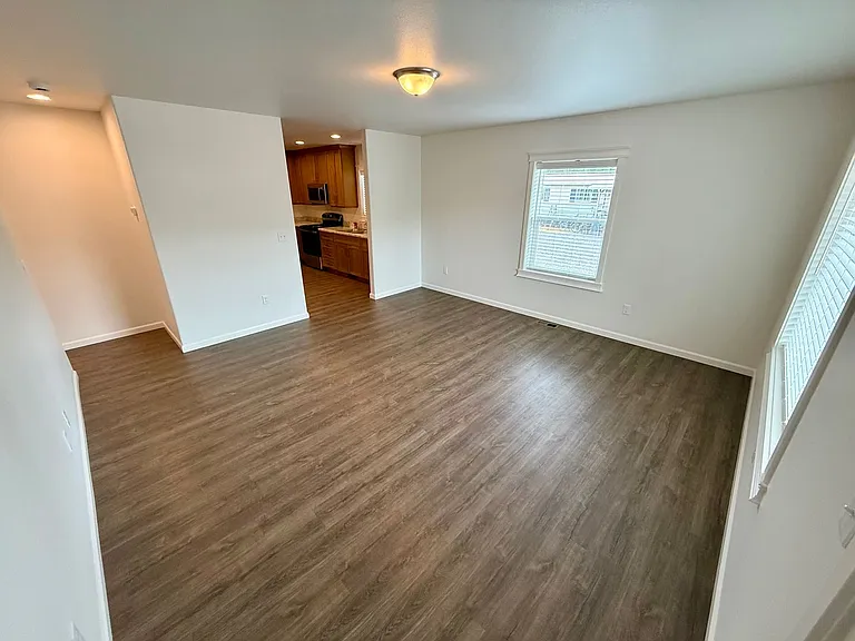 1329 Elm St — Photo 7