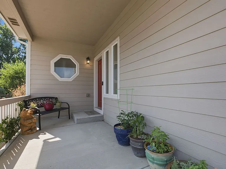 509 Wrangell Ln — Photo 4