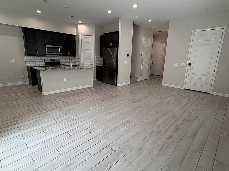 17434 N 49th St — Photo 5