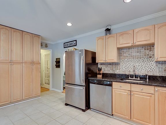 5th image of 4527 Forest Dr