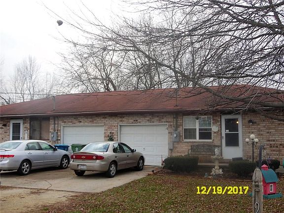 2nd image of 979 & 981 N Wagner Ave