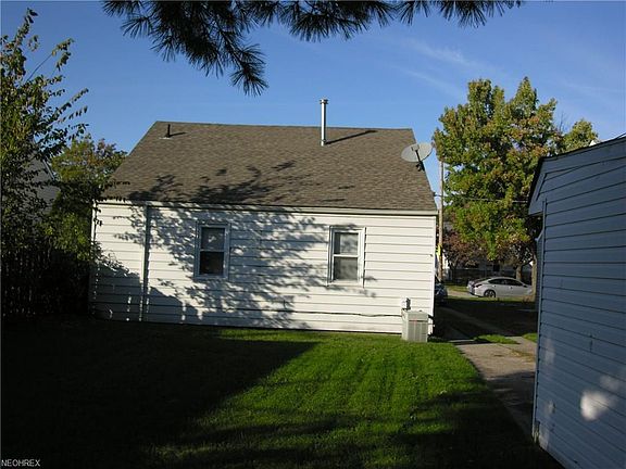 3rd image of 14725 Grapeland Ave