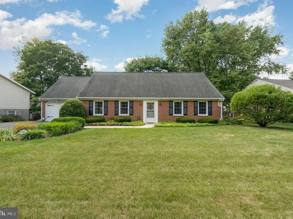 52 Holly Dr, Leola, PA 17540