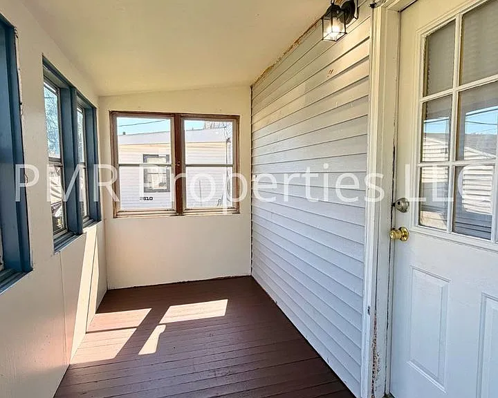 1032 8th Ave — Photo 8