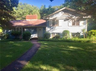 26 Hardy Ln, Trumbull, CT 06611