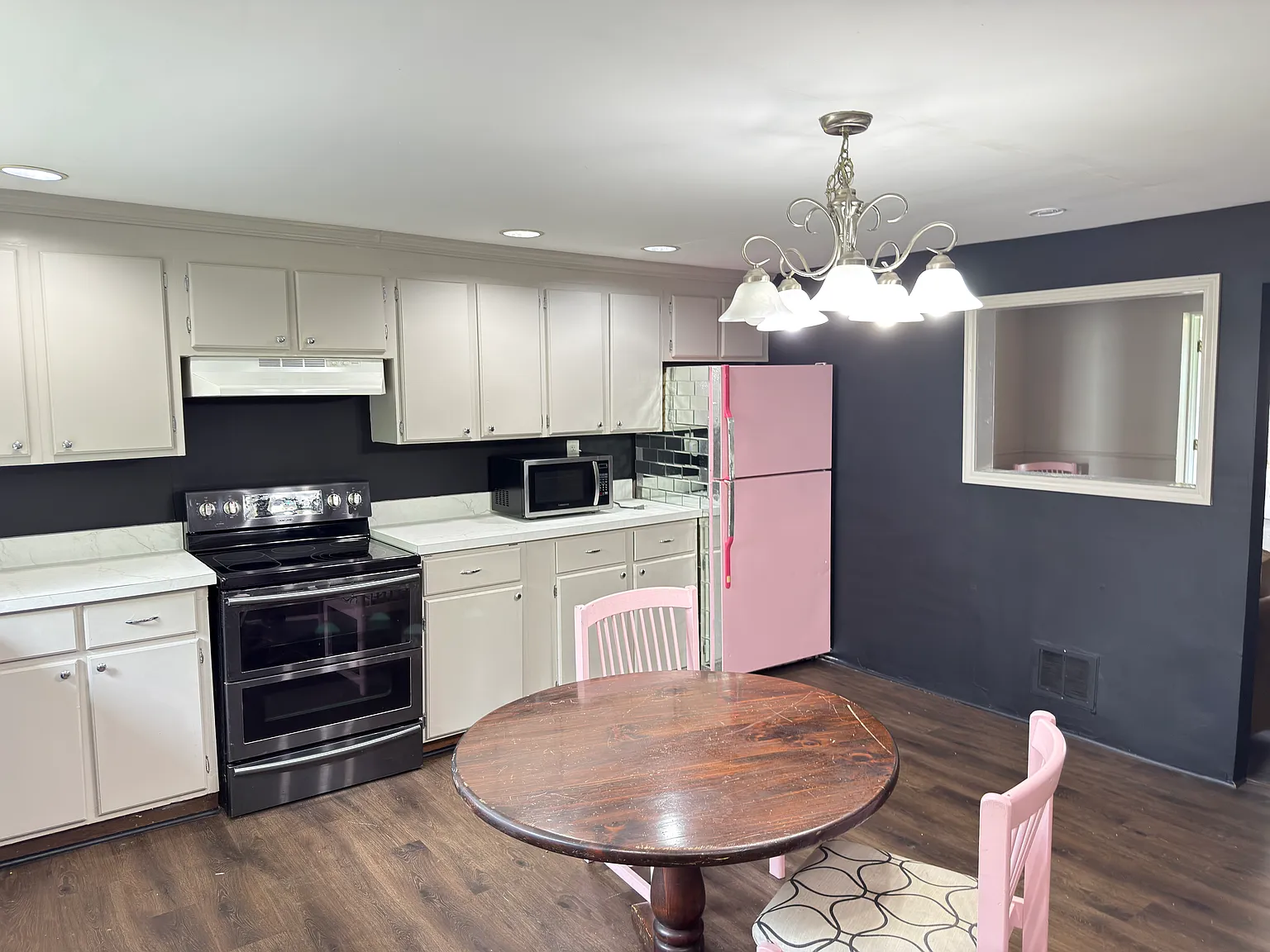 4 bed, 2956 sqft, $2,500 — Photo 2