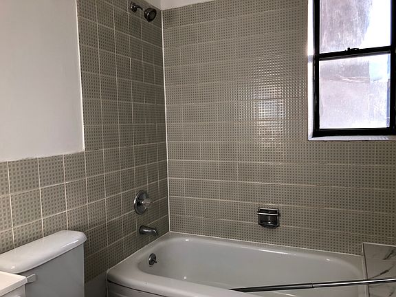 4th image of 205 Monticello Ave #10E