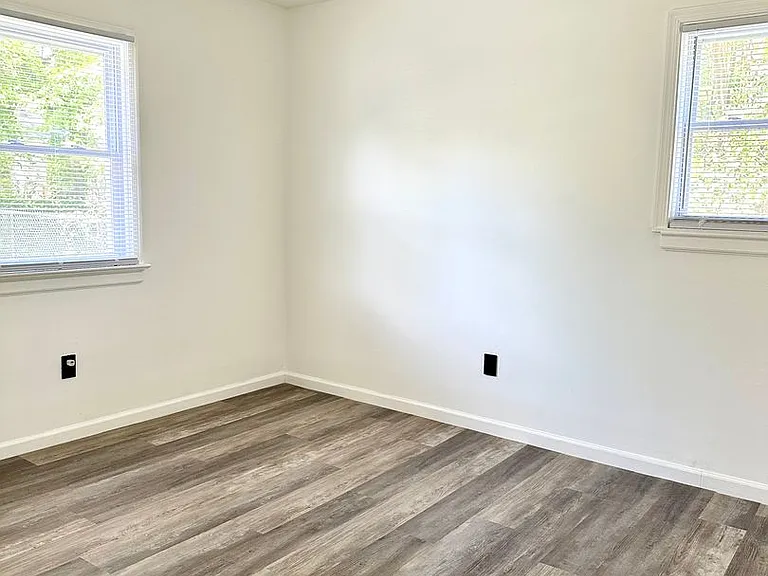1005 Glenburnie Rd — Photo 13