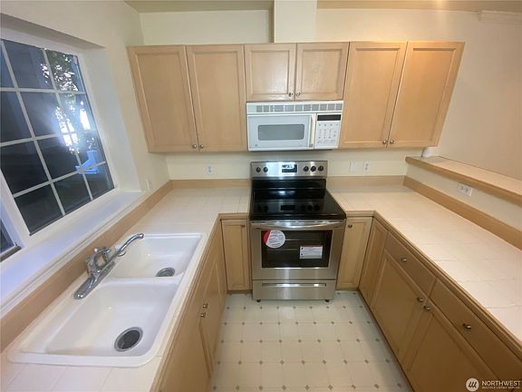 5th image of 25235 SE Klahanie Blvd APT J102