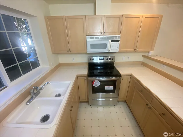 25235 SE Klahanie Blvd #J102 — Photo 5