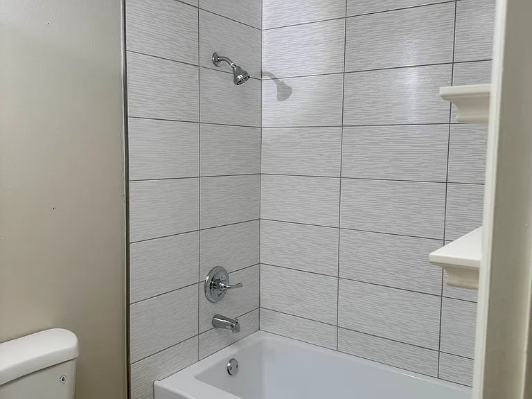 340 SW Deer St — Photo 13