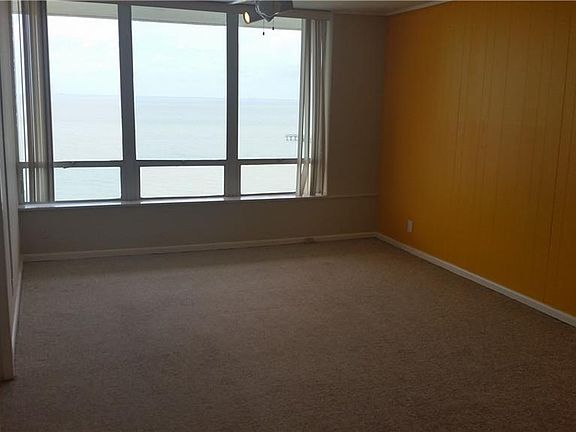 4th image of 4302 Ocean Dr