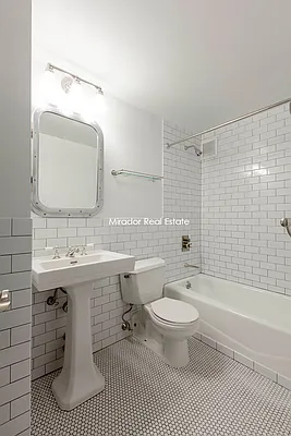 Rented by Mirador Real Estate | media 13