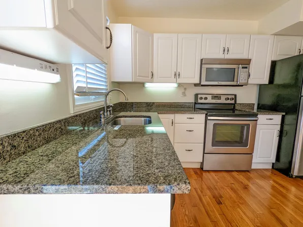 7223 Beverly St, Overland Park, KS 66204