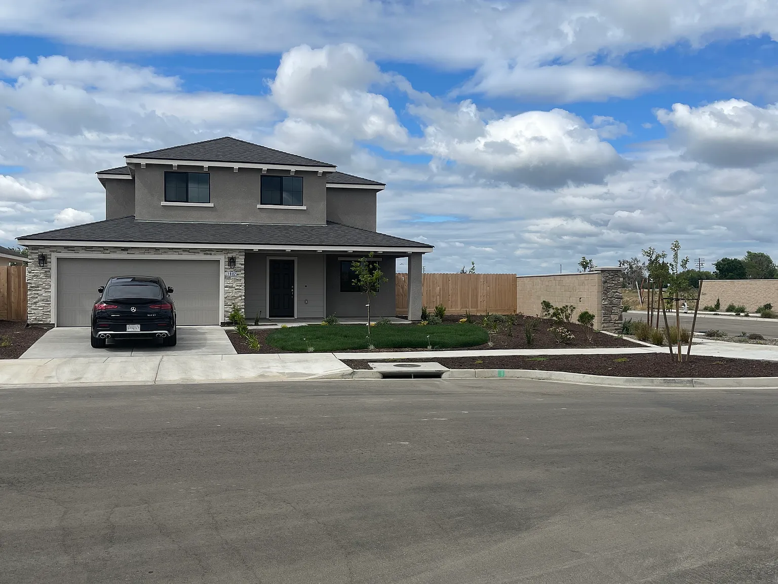 4 bed, 3700 sqft, $3,999 — Photo 2