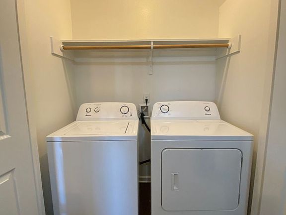 5th image of 2020 Elms St Unit 14
